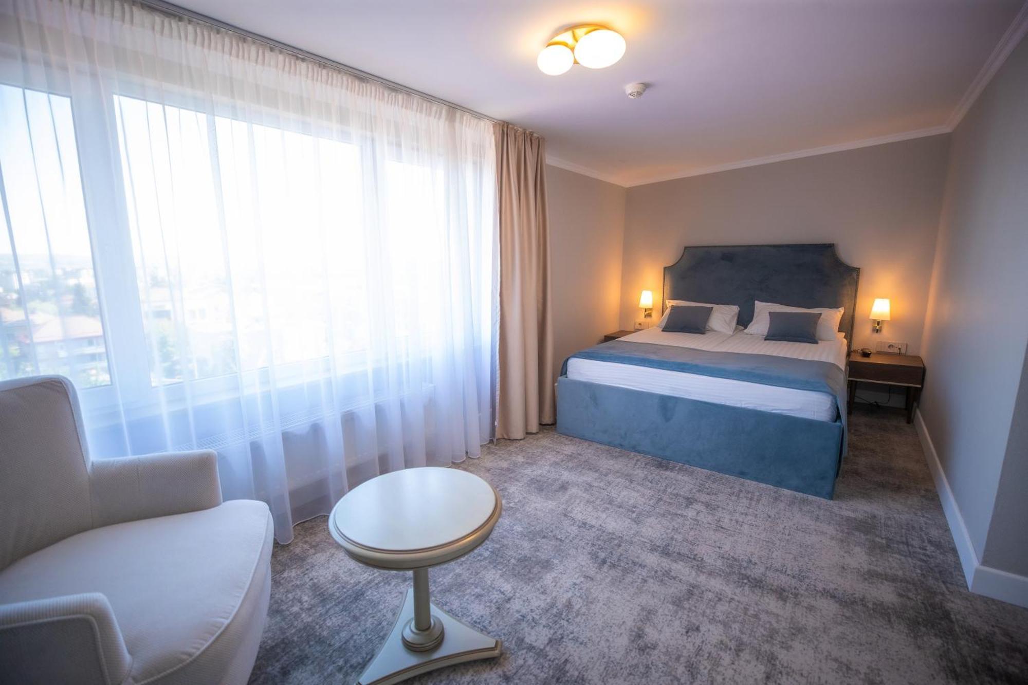 Hotel Meridian คลูจ-นาโปกา ภายนอก รูปภาพ