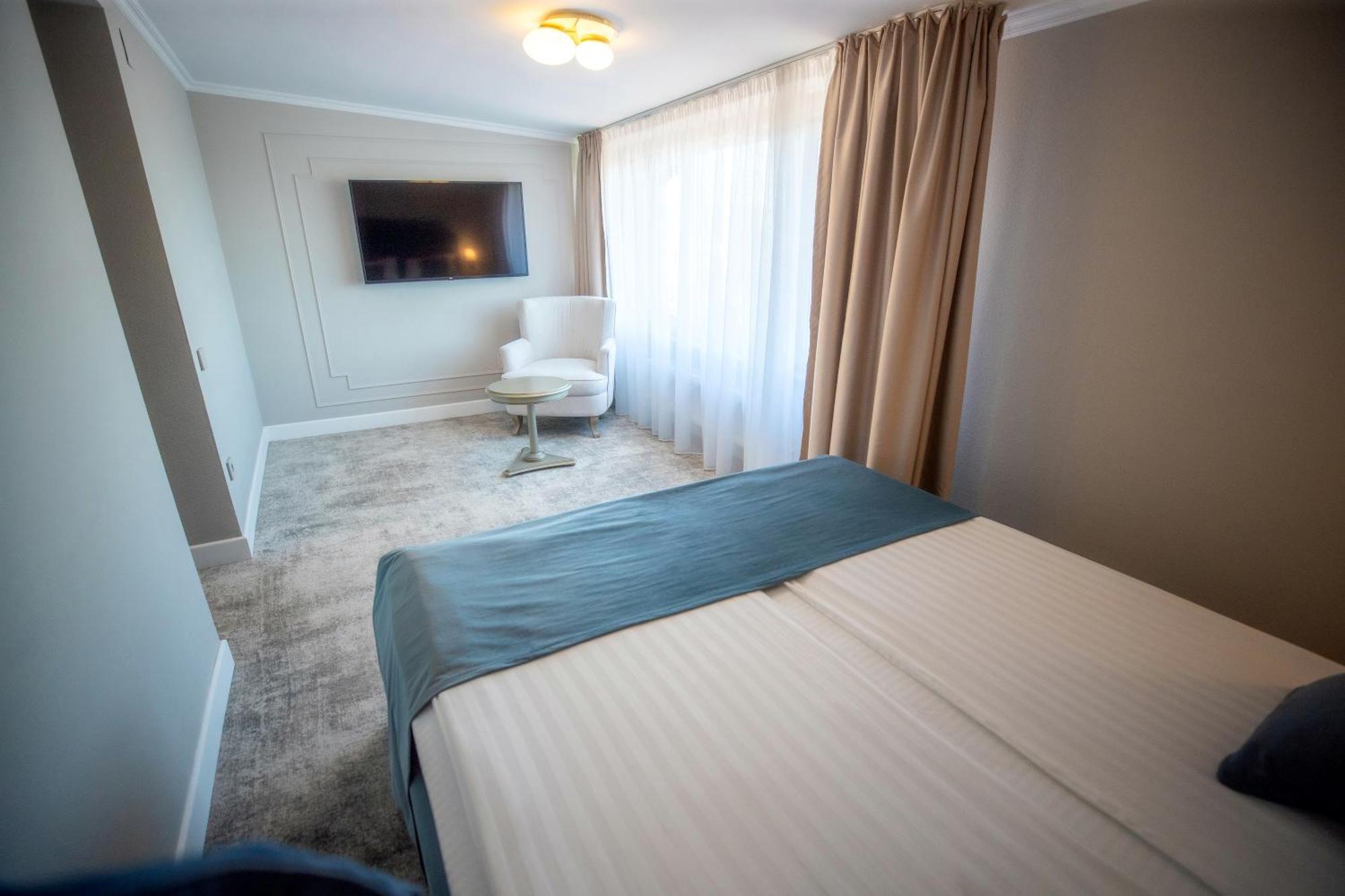 Hotel Meridian คลูจ-นาโปกา ภายนอก รูปภาพ